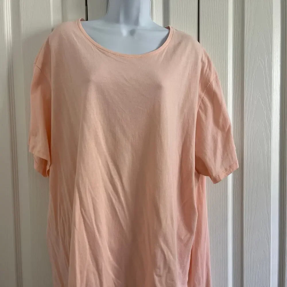 Men’s plus Elongated Tee curved Hem size 2xl light Pink or peach 100% cotton.